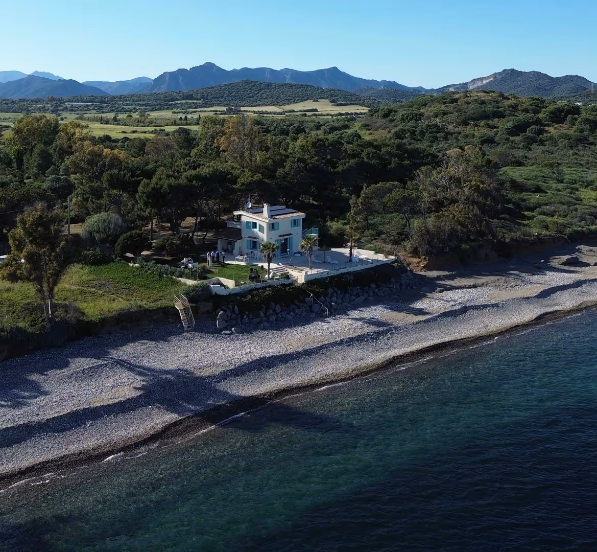 69bd73052e4db74a5231e6c6 villa azurella copertina