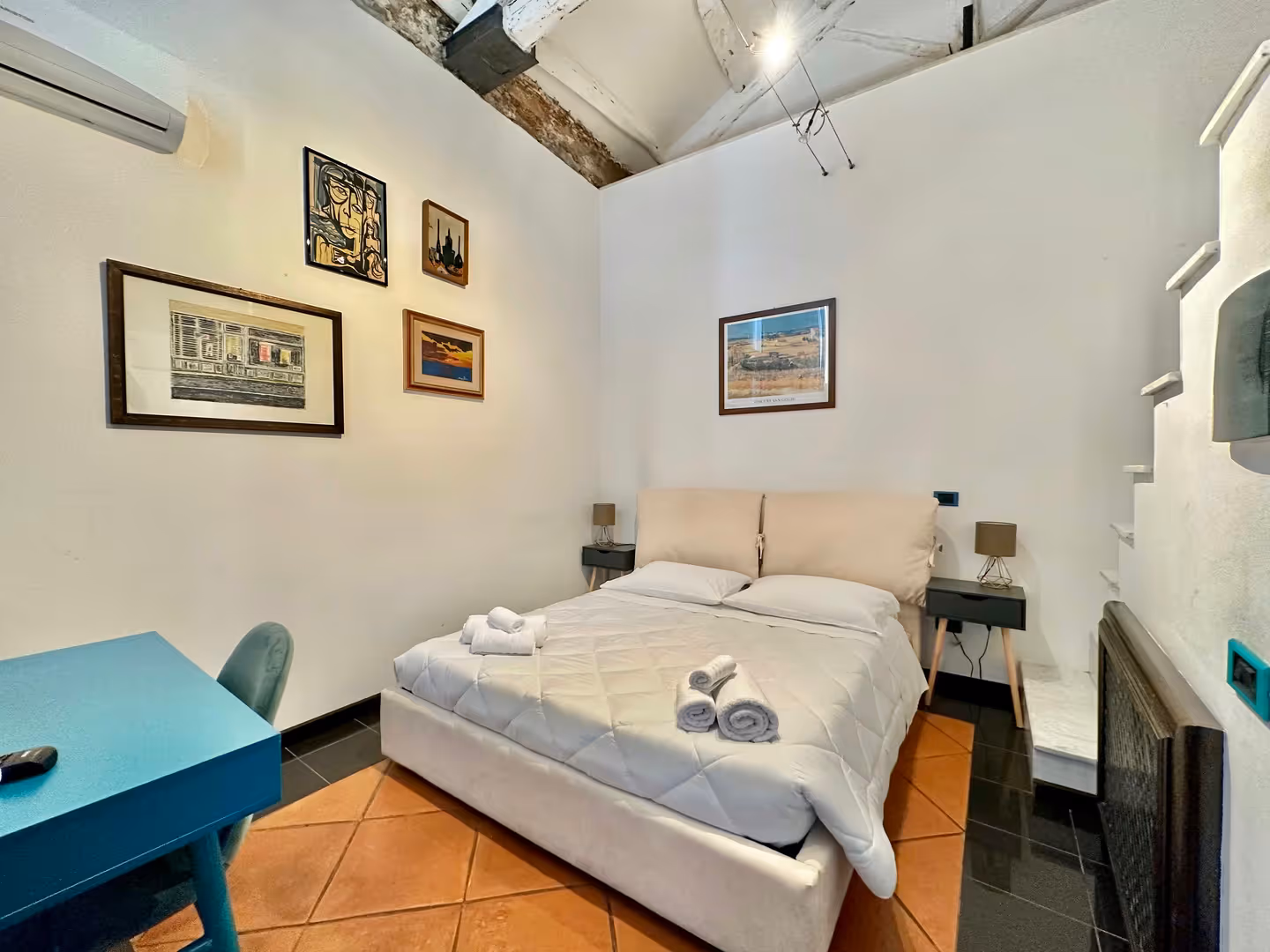 69bd73052e4db74a5231e7f9 savoia deluxe rooms ii camera 5 copertina