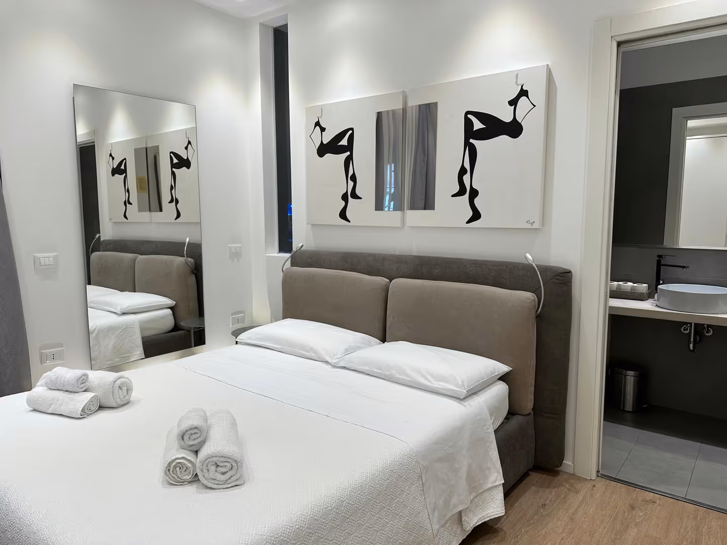 69bd73052e4db74a5231e89a co luxury suite carolines room copertina