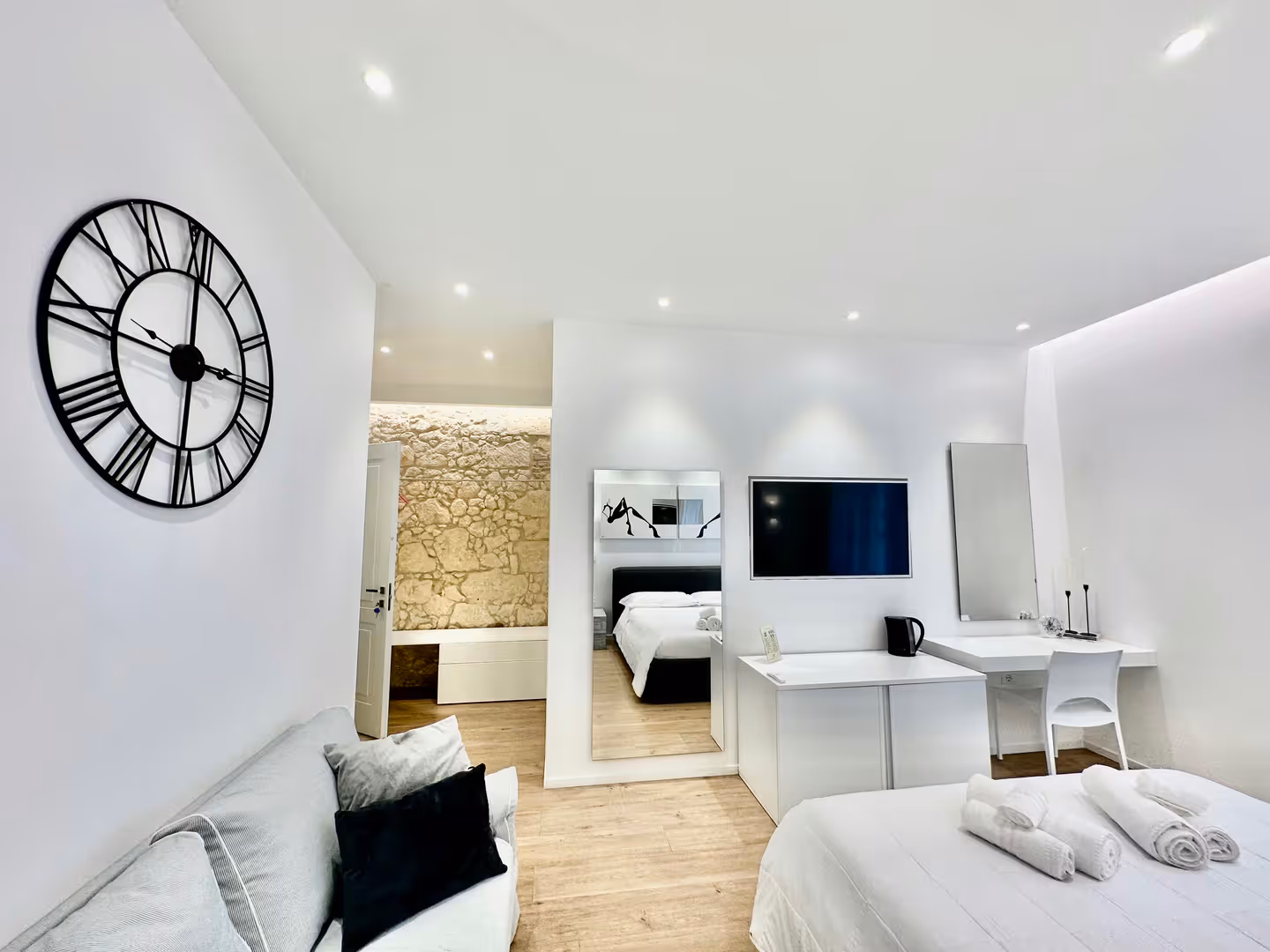 C&O Luxury Suite – Standard Room