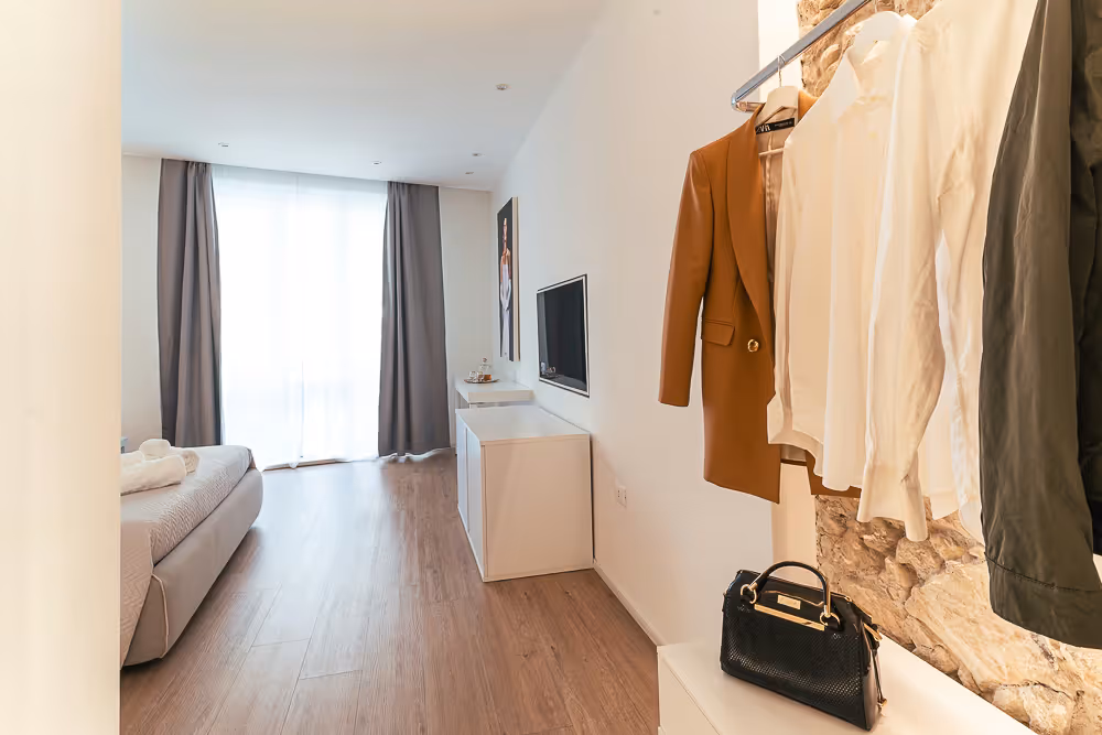 69bd73052e4db74a5231e8a5 co luxury suite jackies 4