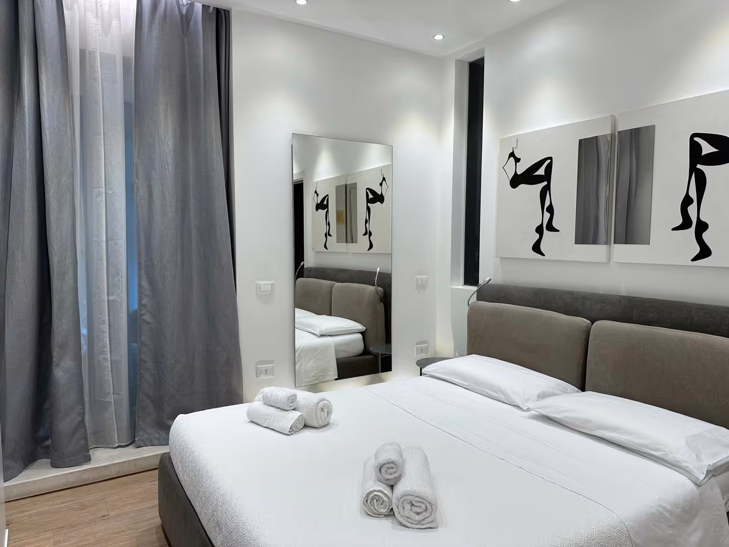 69bd73052e4db74a5231e8b5 co luxury suite carolines room 1