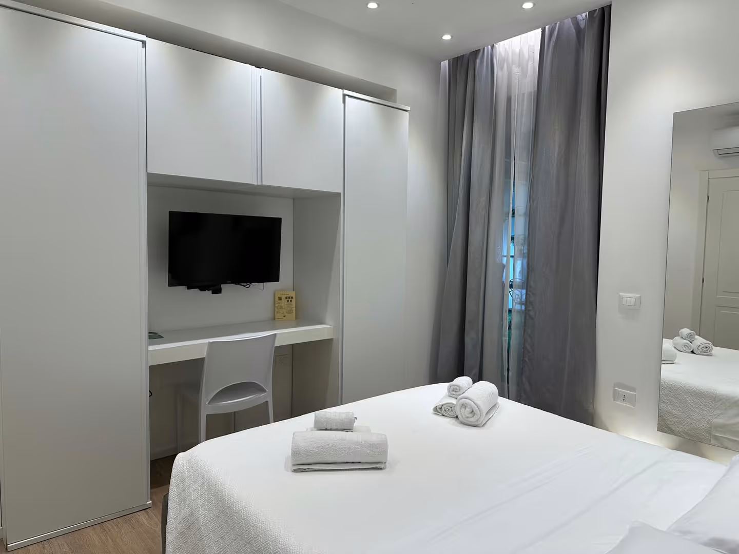 C&O Luxury Suite – Superior Room
