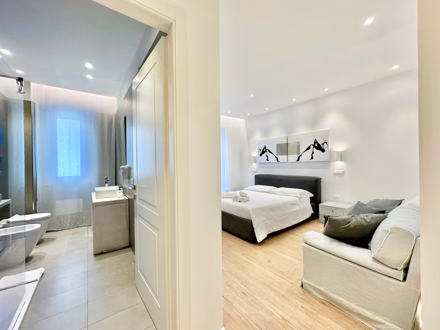 69bd73052e4db74a5231e8c8 co luxury suite john johns copertina