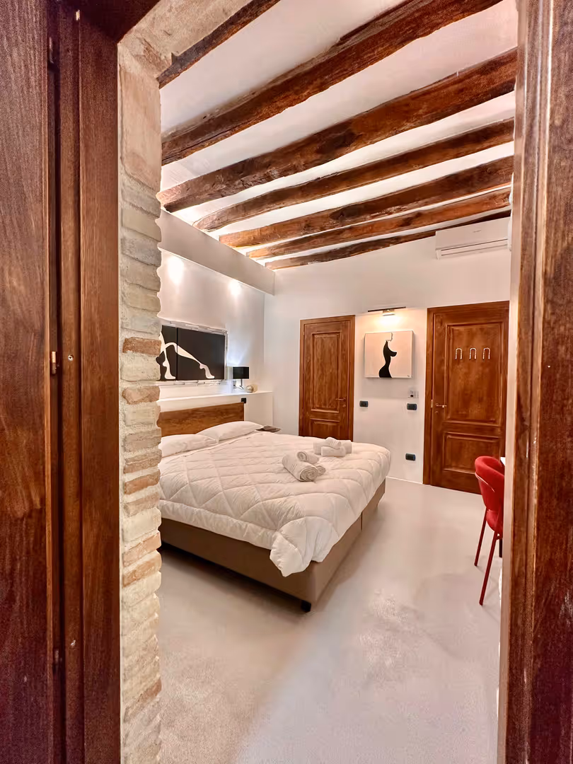 69bd73052e4db74a5231e8d9 savoia deluxe room 2 3