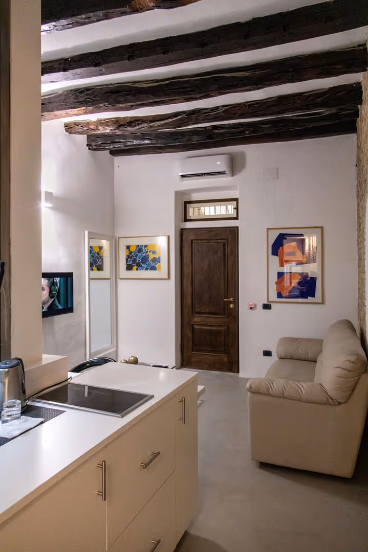 69bd73052e4db74a5231e8dc savoia deluxe room 1 3