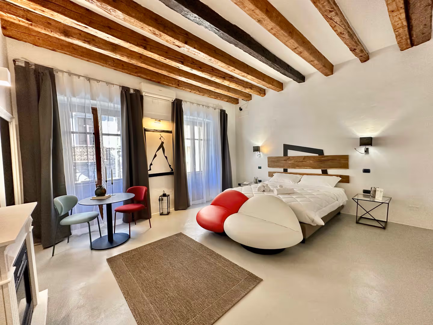 69bd73052e4db74a5231e8f1 savoia deluxe room 4 3