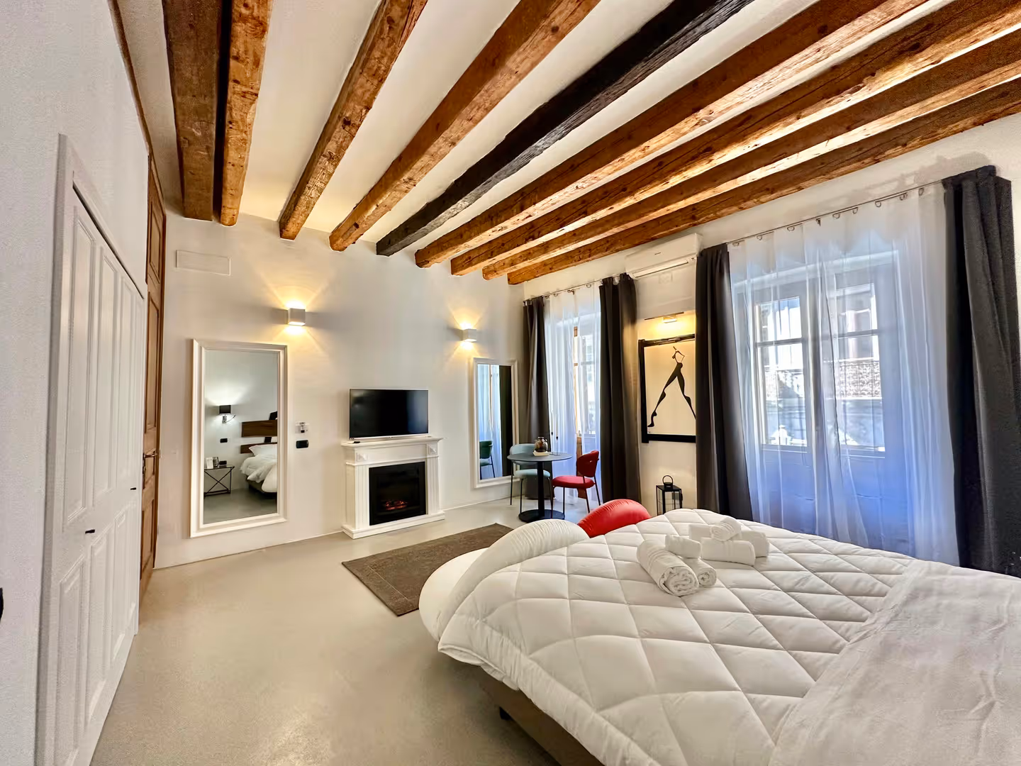 69bd73052e4db74a5231e8f2 savoia deluxe room 4 1