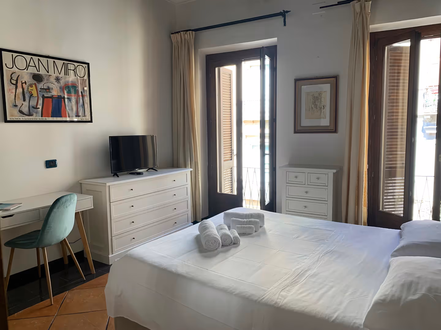 69bd73052e4db74a5231e8f8 savoia deluxe rooms ii camera 7 copertina