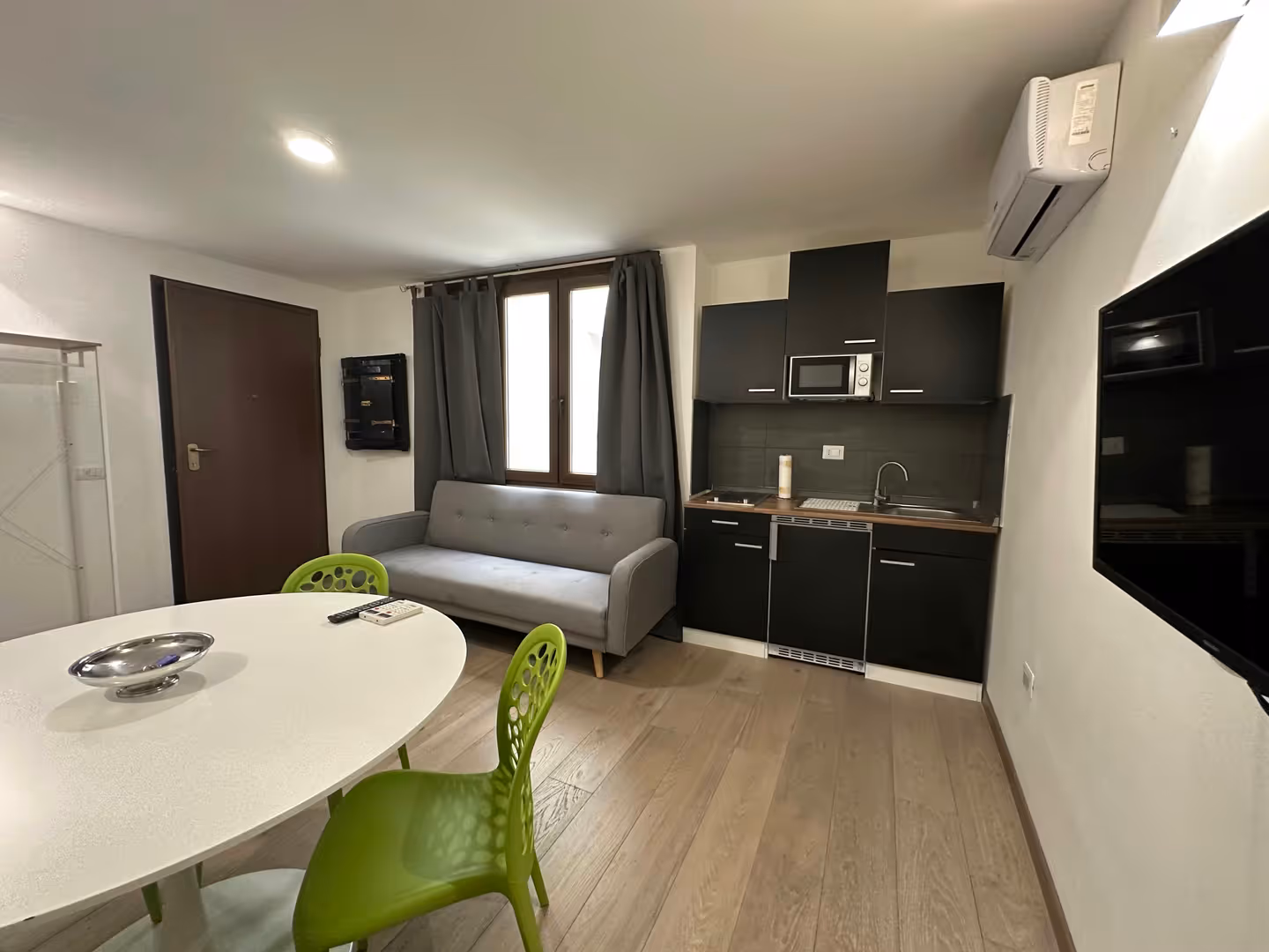 69bd73052e4db74a5231e9e6 my exclusive cavour 303 1
